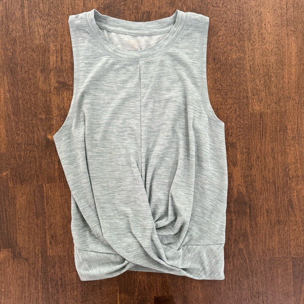 Old Navy Active Top‎